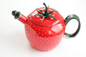 (image: http://kirbiecravings.com/2012/01/strawberry-mug-cake.html)