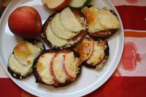 Apple Cheddar Bagel Chips